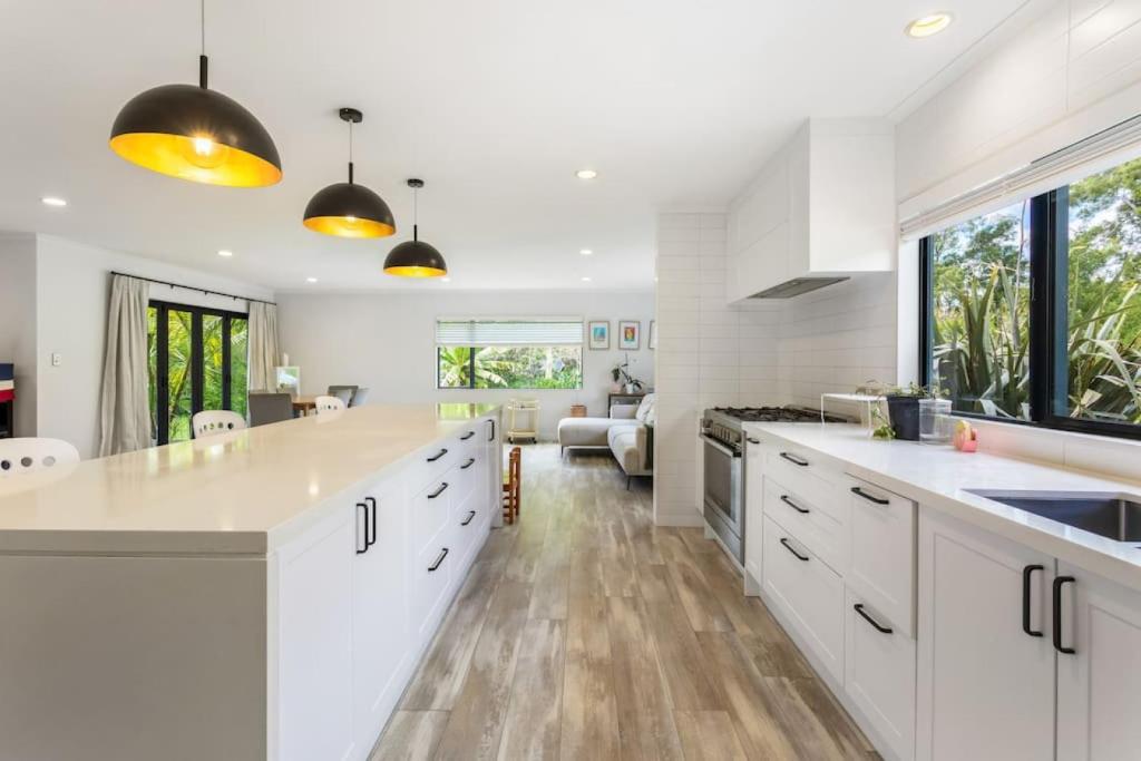 Ultimate 5-Bedroom Rural Poolside Oasis - Auckland photo 1