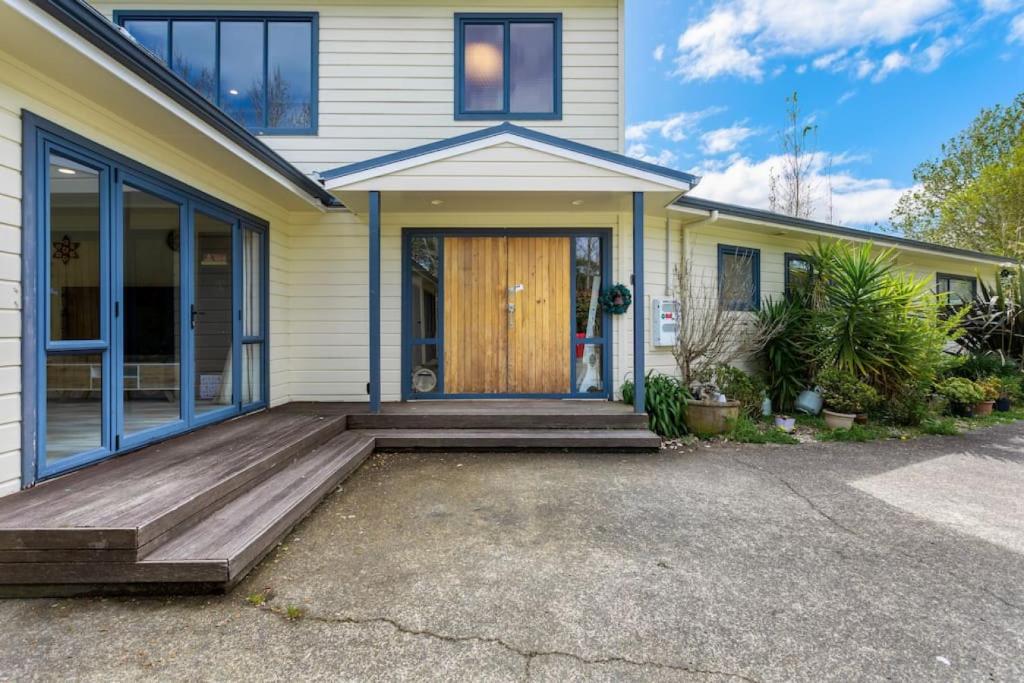 Ultimate 5-Bedroom Rural Poolside Oasis - Auckland photo 4