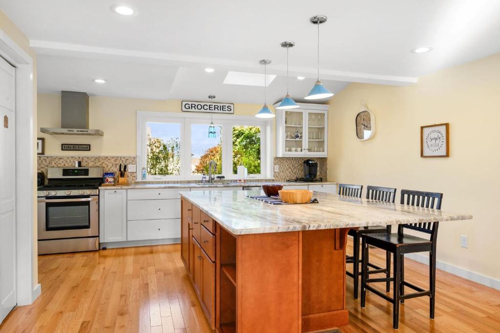 43 Tupper Avenue Sandwich- Mermaid Rose photo 1