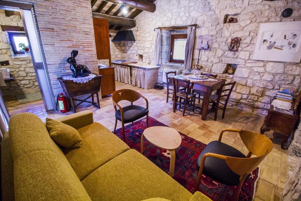 One bedroom apartement with enclosed garden and wifi at Abbateggio photo 1