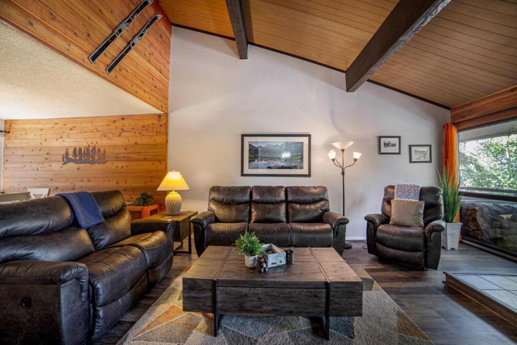 #388 - Spacious Condo with Enchanting Fireplace & Mammoth Views photo 1