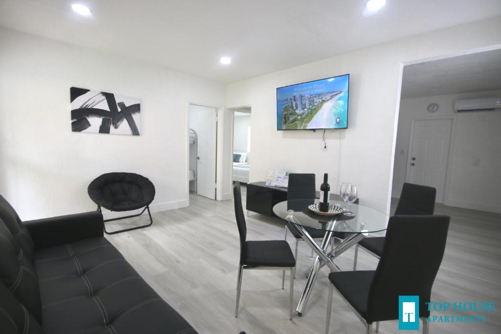 251 Airport Top House Apartments image