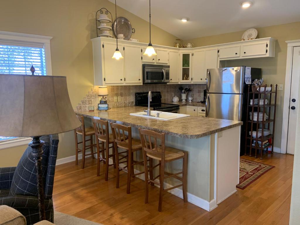 Phoenix Nest Guest Houses - Sunday House photo 2