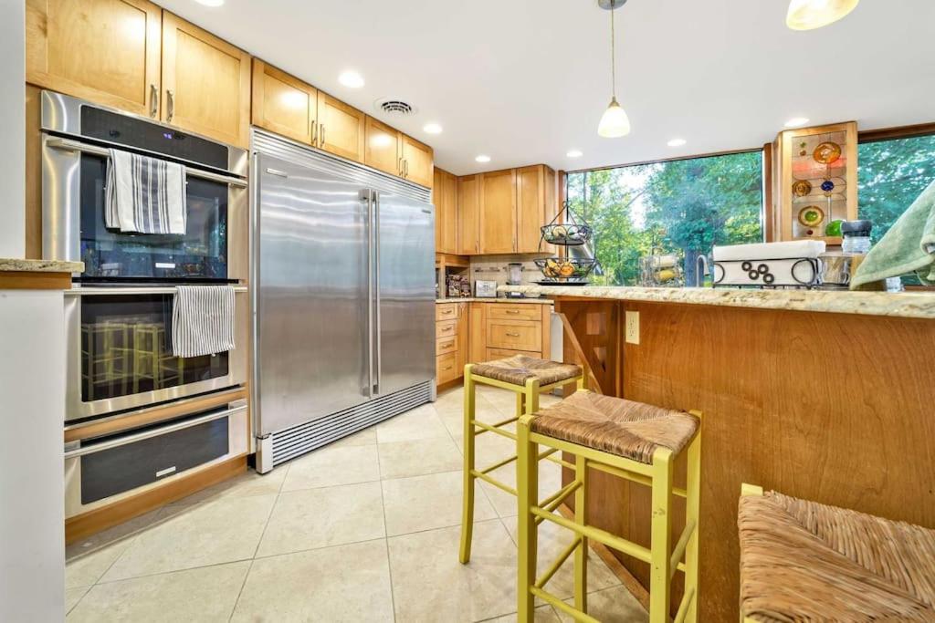 18 Acre Farm - Pickleball, Pond, Outdoor Kitchen photo 2