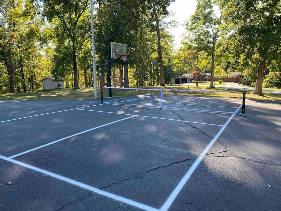 18 Acre Farm - Pickleball, Pond, Outdoor Kitchen photo 3