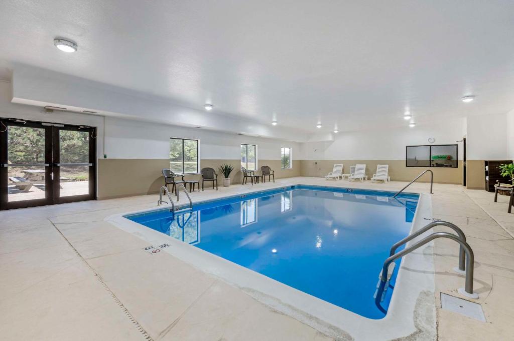 Comfort Suites West Indianapolis - Brownsburg image