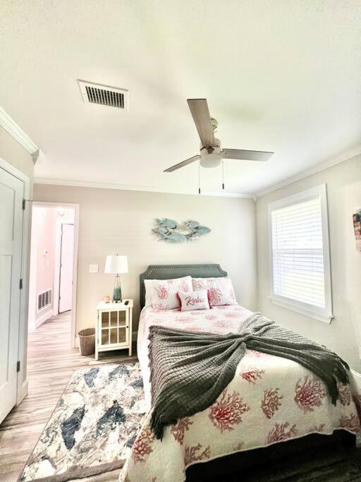 *The Gem* Stylish 2 Bedroom 1 Bathroom Newly Renovated photo 1
