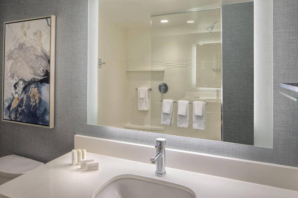 Residence Inn Stamford Downtown - Tap to explore photos