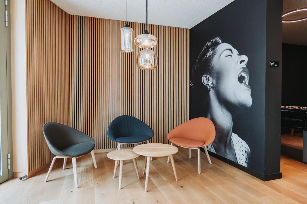 Youth Hostel Montreux - Tap to explore photos