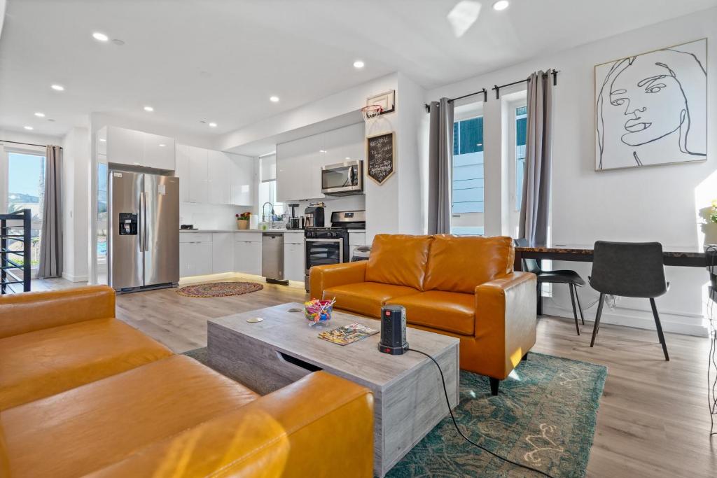 Eye-Opening And Ultra-Secure Luxury Hollywood Condo photo 3