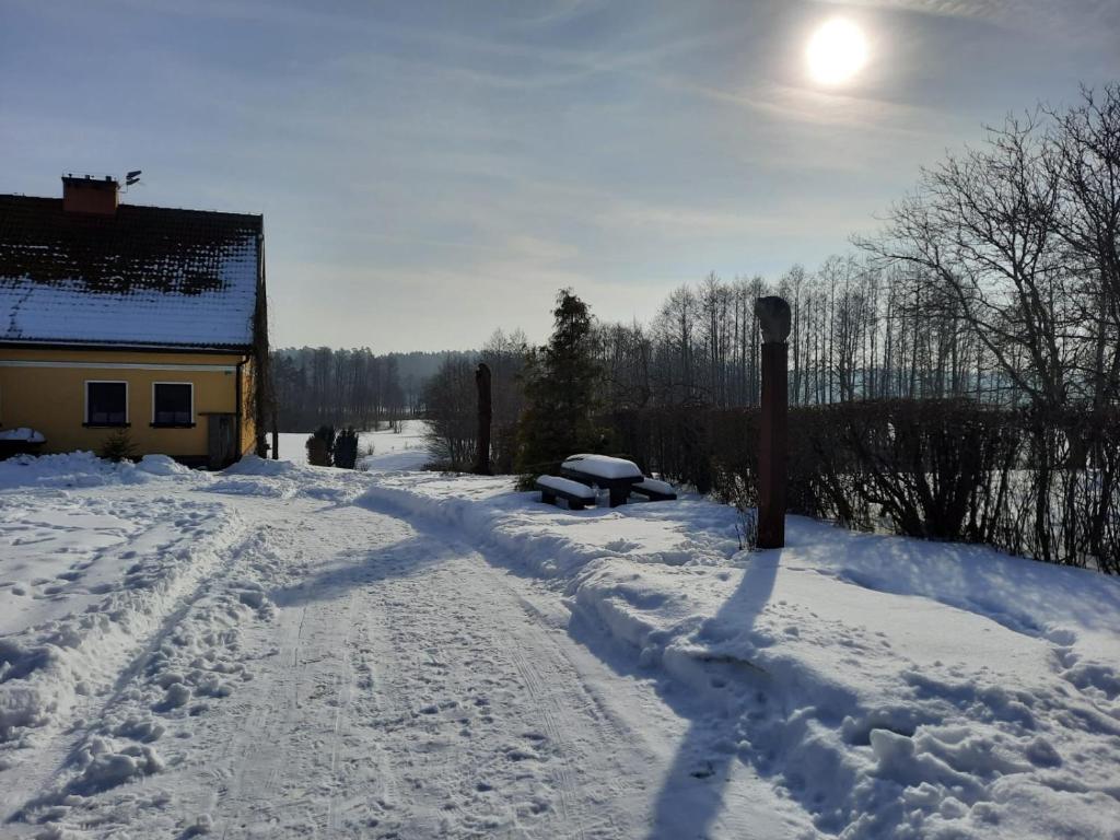 Leśniczówka nad jeziorem photo 4