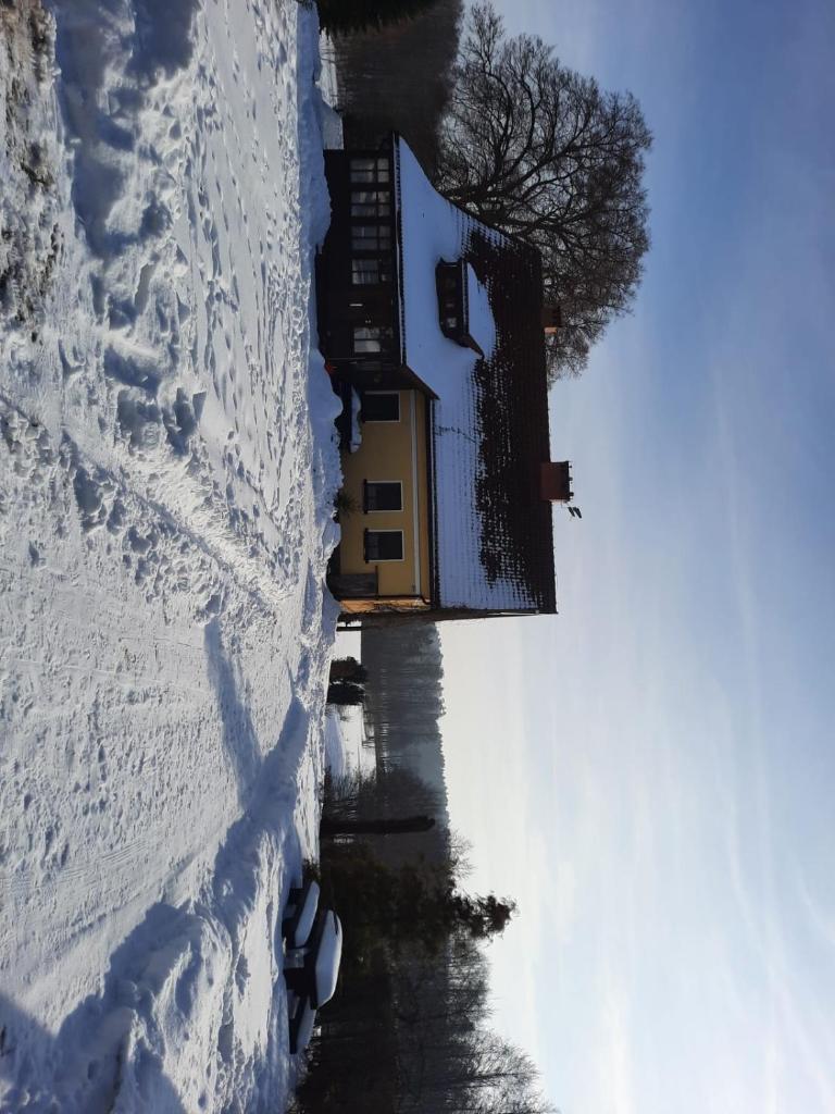 Leśniczówka nad jeziorem photo 2