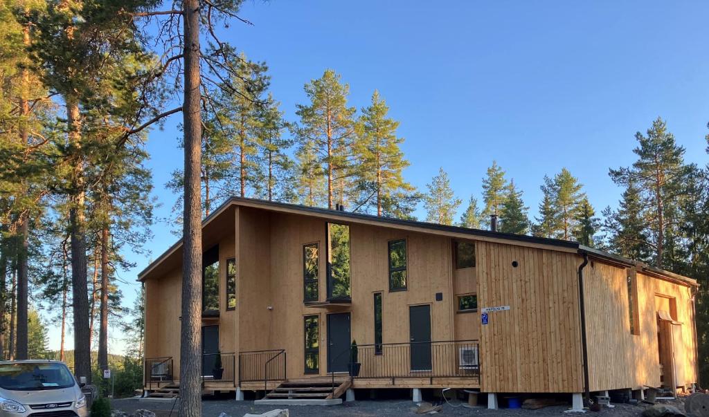 Suomalainen puinen huvila Havu Resort 17 henkilölle