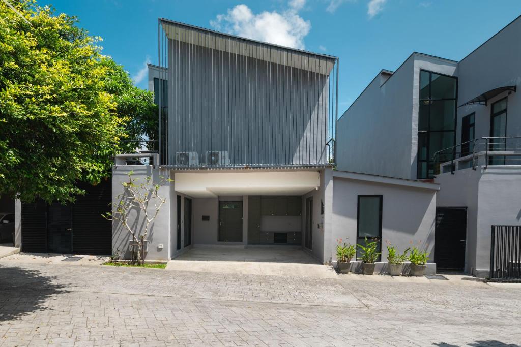 Villa Lami - Tropical Modern Loft Phuket with 3BD, private pool, Gym and Sauna photo 1