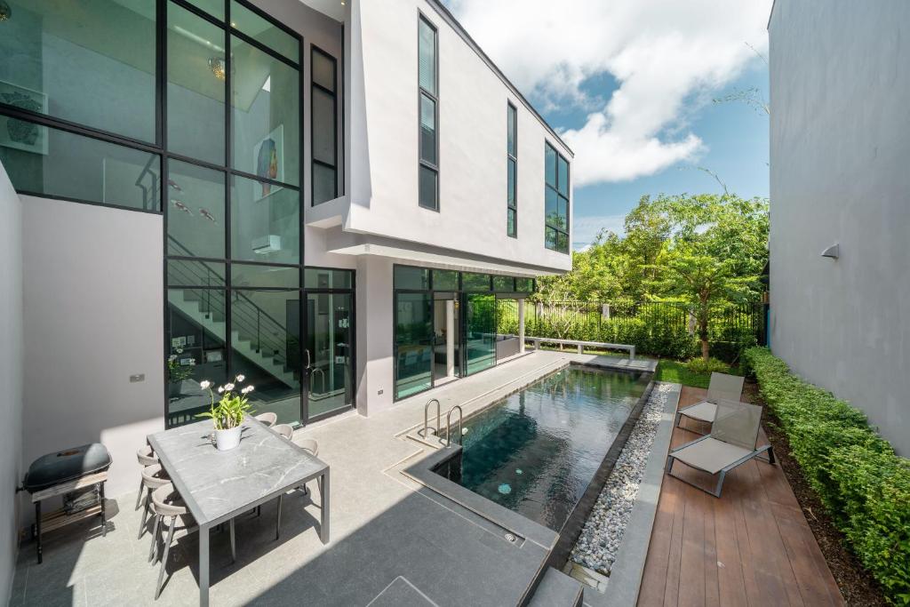 Villa Lami - Tropical Modern Loft Phuket with 3BD, private pool, Gym and Sauna photo 2