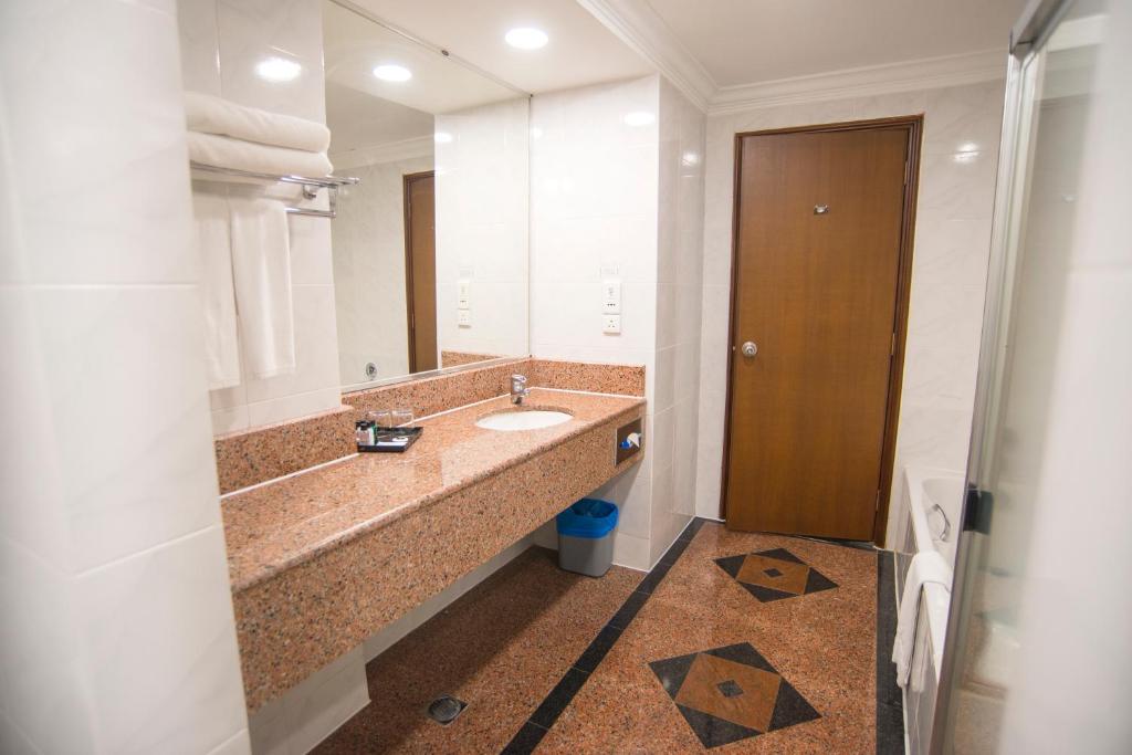 Classic Hotel Muar - Tap to explore photos
