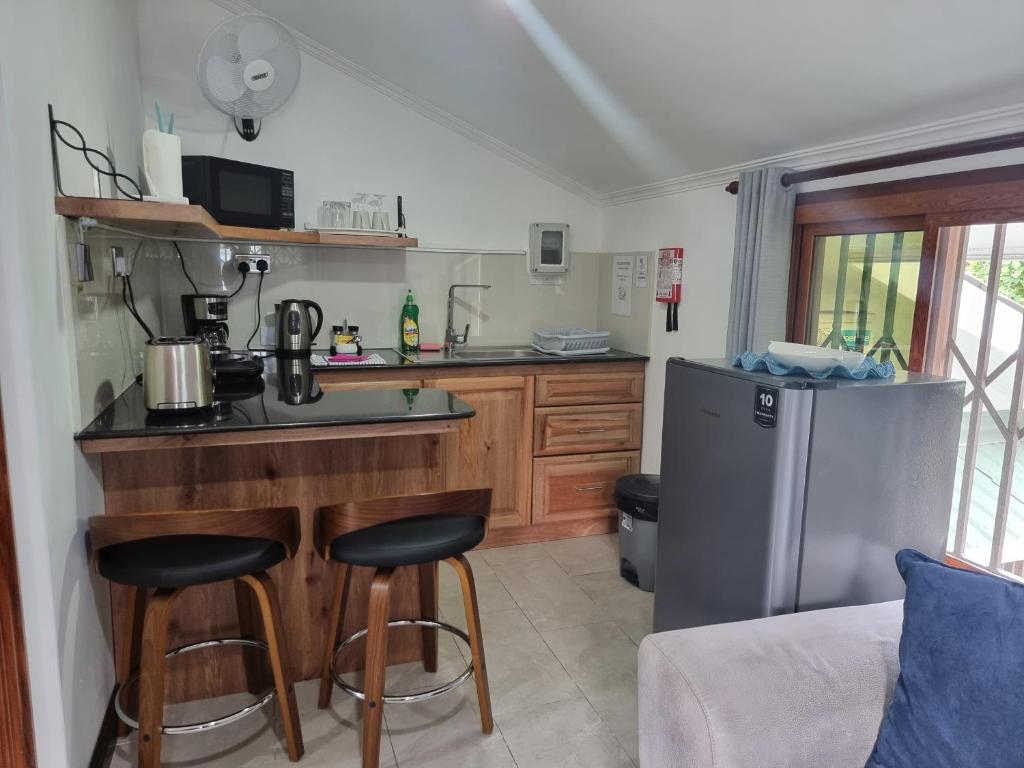 The Drake Seaside Apartment - Studio photo 4