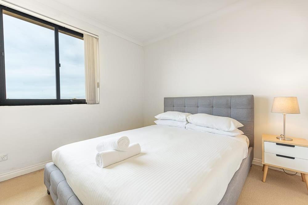 1BD Apt w City view in the Little Italy photo 3