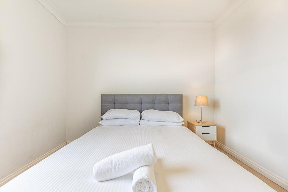 1BD Apt w City view in the Little Italy photo 4
