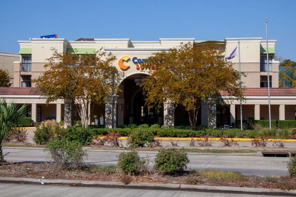 Comfort Suites Medical District near Mall of Louisiana photo 1