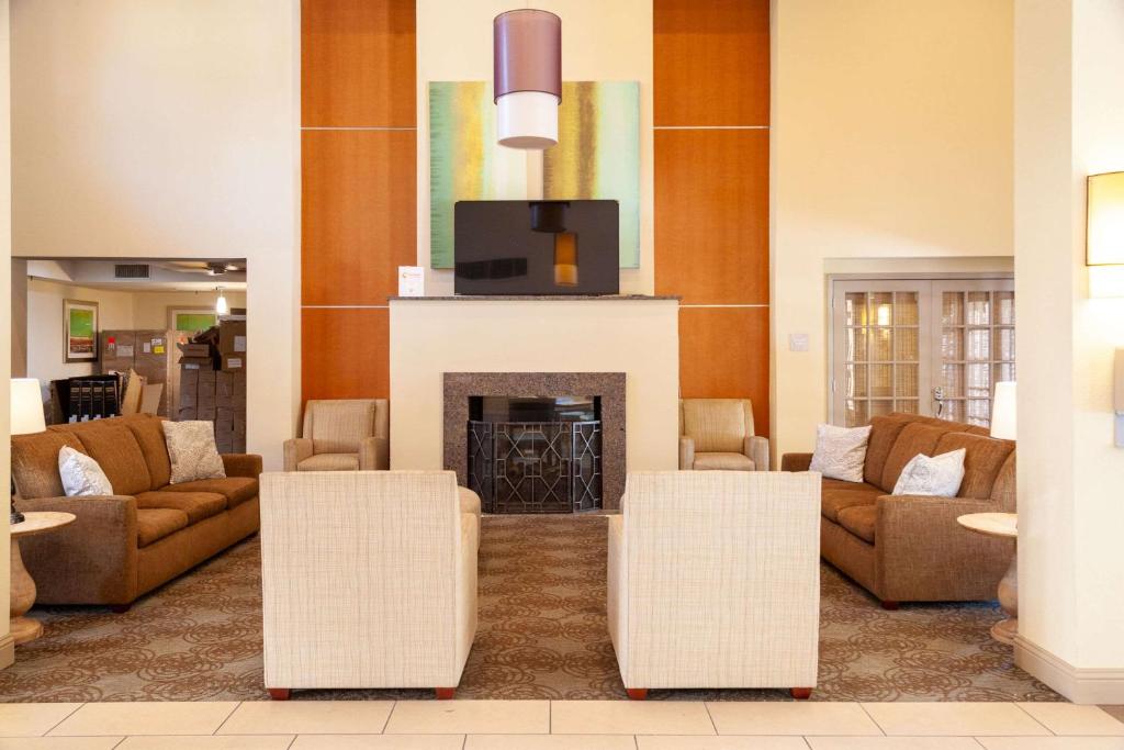 Comfort Suites Medical District near Mall of Louisiana photo 3