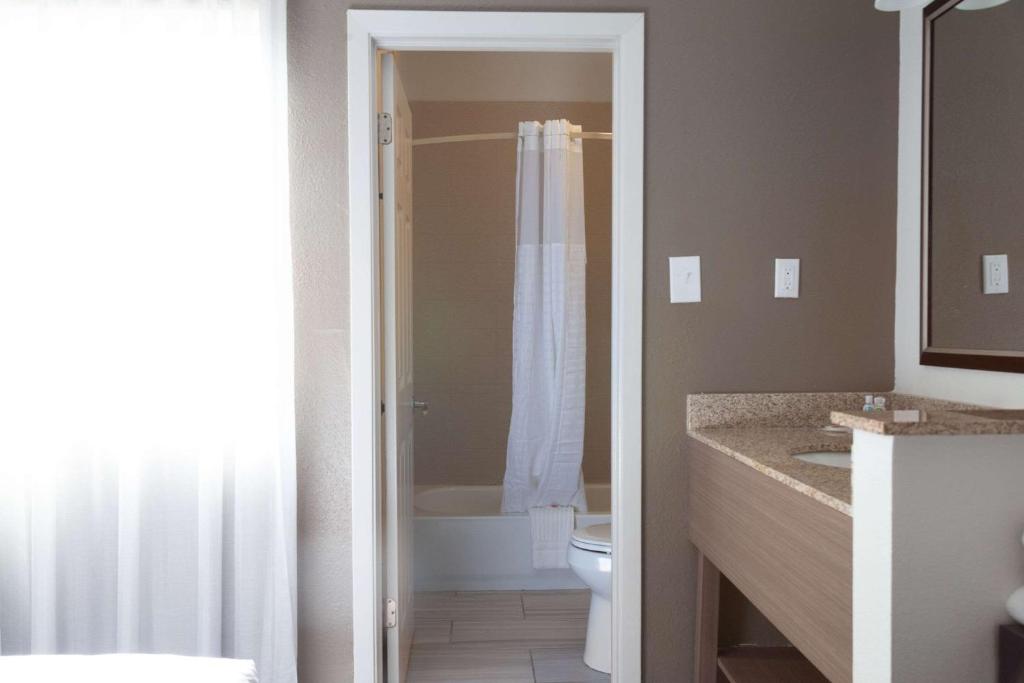 Comfort Suites Medical District near Mall of Louisiana photo 4