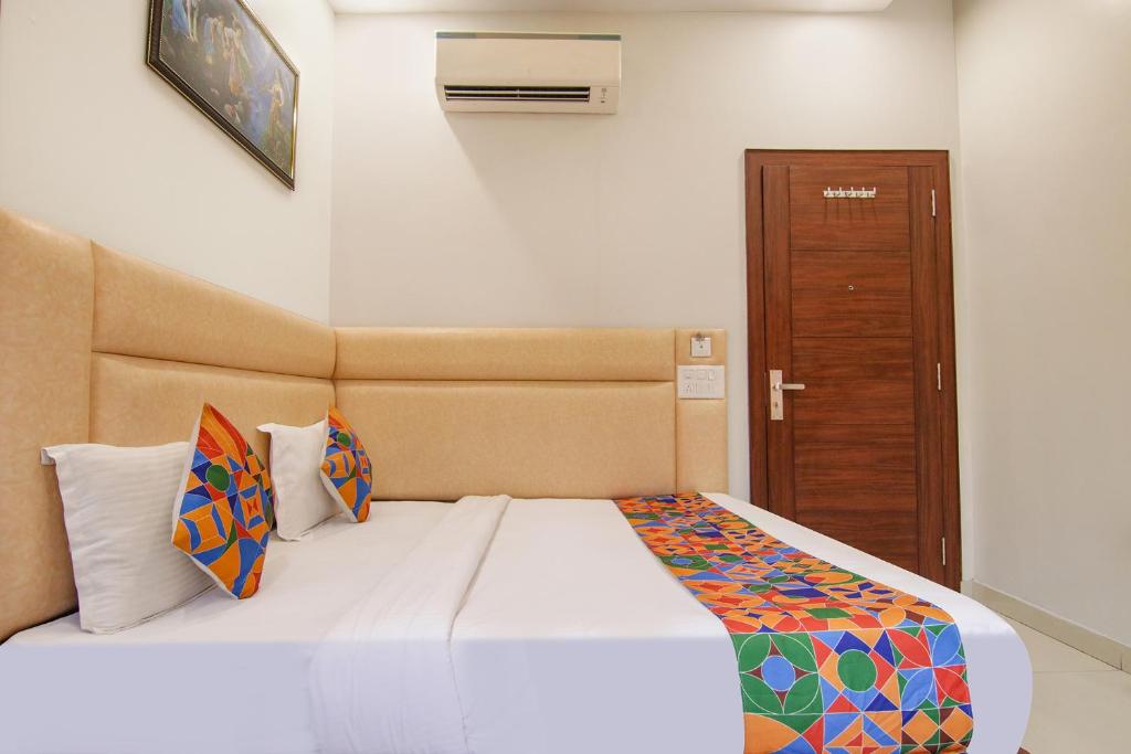 FabHotel Golden Enterprise photo 4