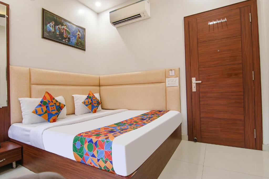 FabHotel Golden Enterprise photo 1