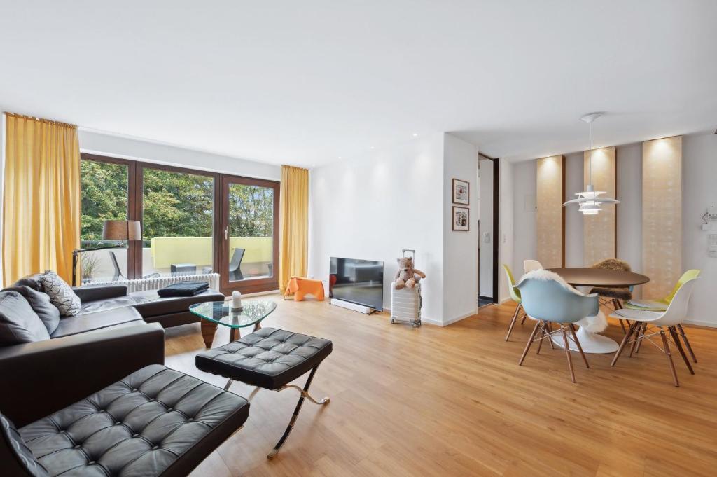 EXQUIS Kunstvolles Luxusapartment I Designmöbel I Balkon I Homeoffice I Parken I Netflix photo 3