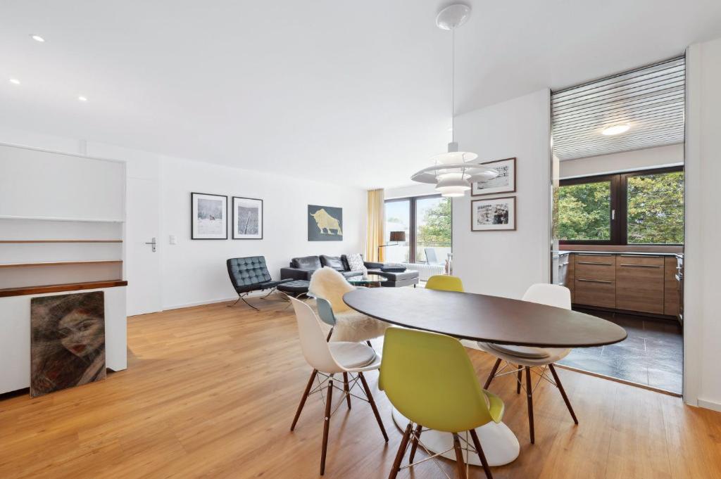 EXQUIS Kunstvolles Luxusapartment I Designmöbel I Balkon I Homeoffice I Parken I Netflix photo 2