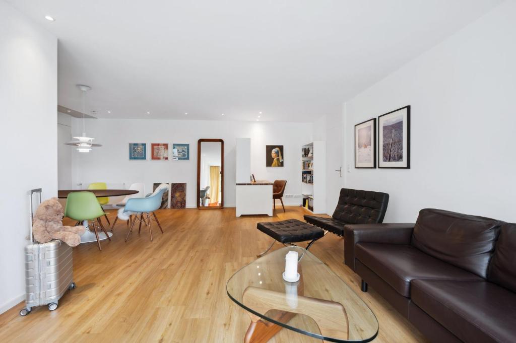 EXQUIS Kunstvolles Luxusapartment I Designmöbel I Balkon I Homeoffice I Parken I Netflix photo 1