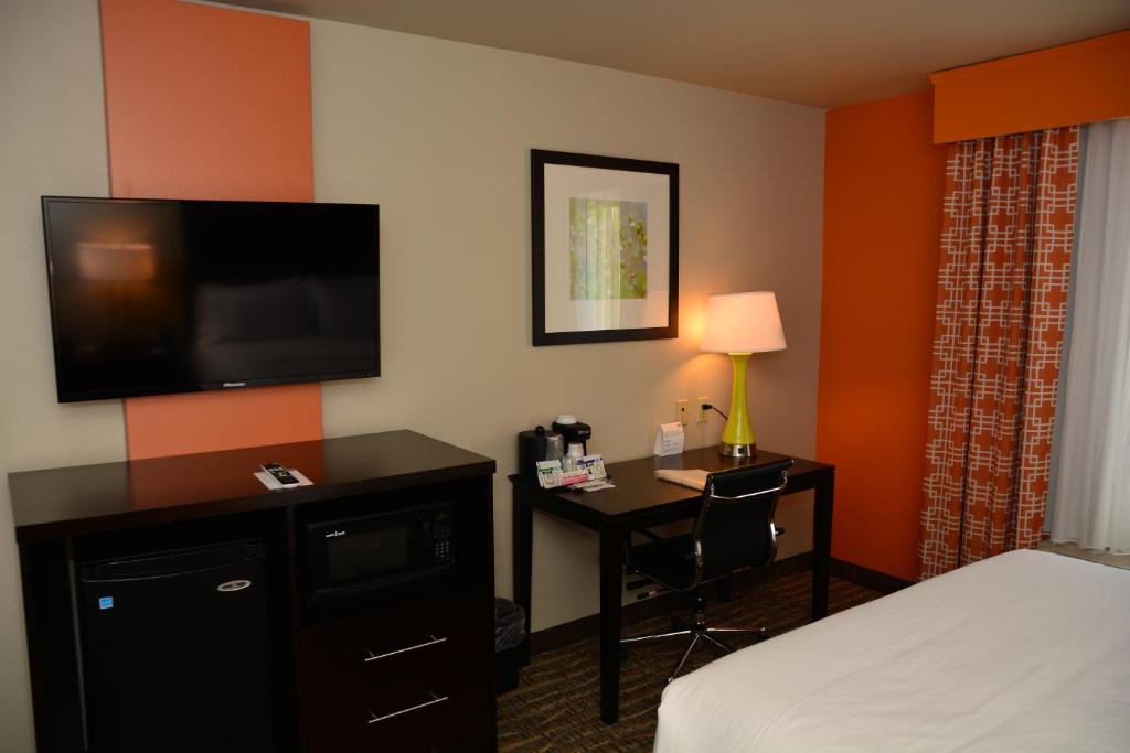 Holiday Inn Express Tomball, an IHG Hotel photo 2