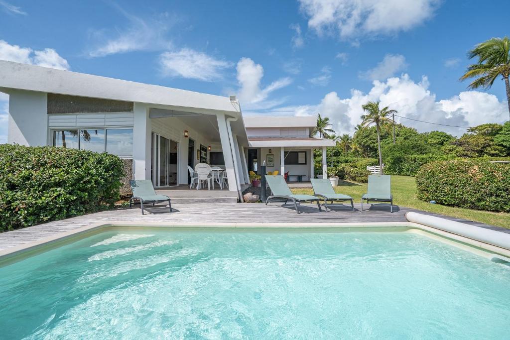 Villa des Raisiniers : piscine, vue et accès mer direct, spot de kitesurf photo 1
