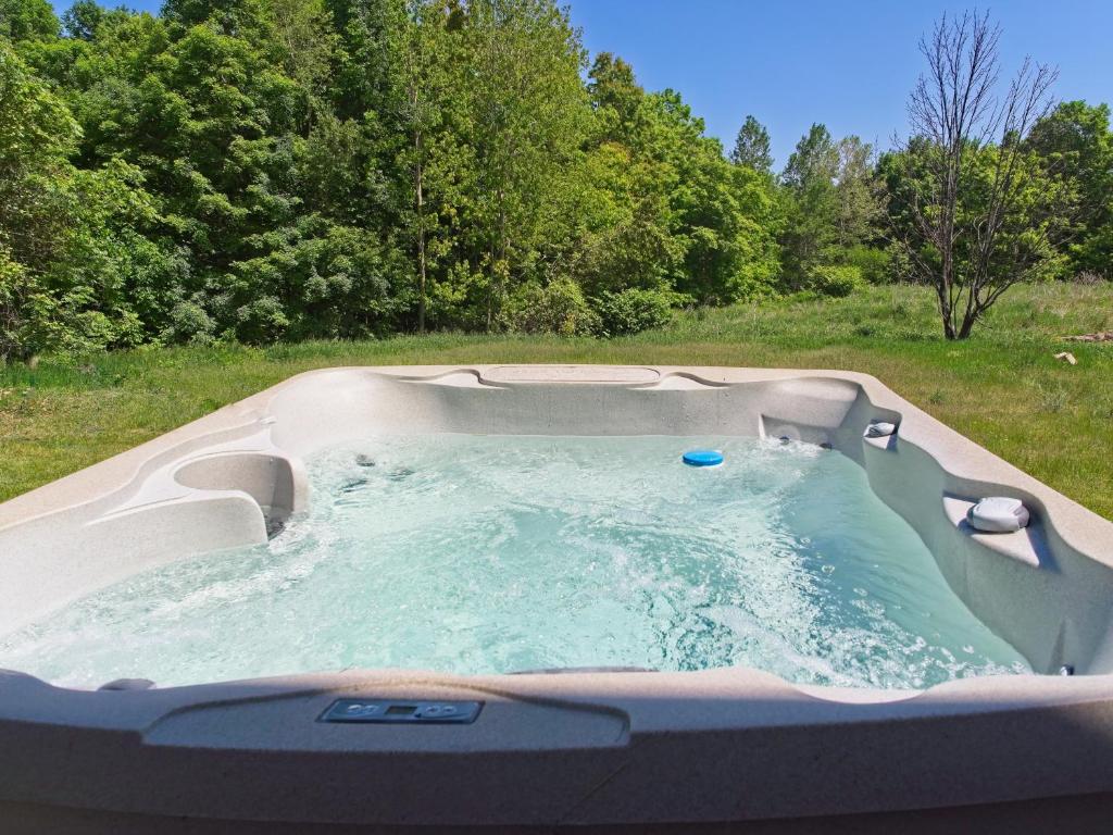 Gateside Chalets 6 Bedroom 3 Bath hot-tub 10 min walk to Village photo 2