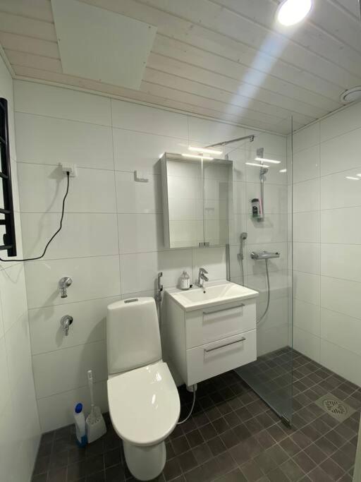 Kotimaailma Rooms Kivikkotie, room 4 - Tap to explore photos