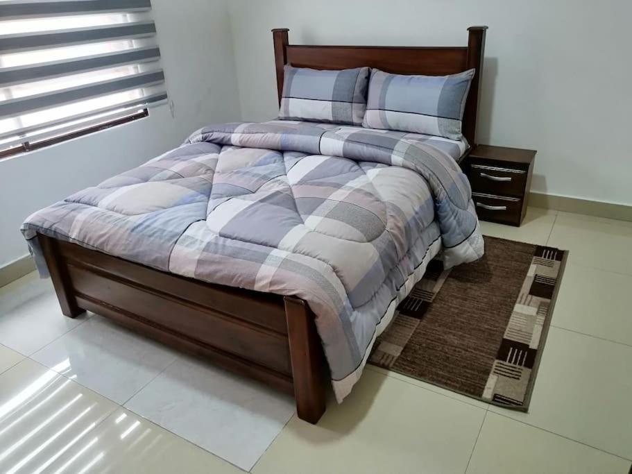 furnished 4 bd hse with pool photo 1