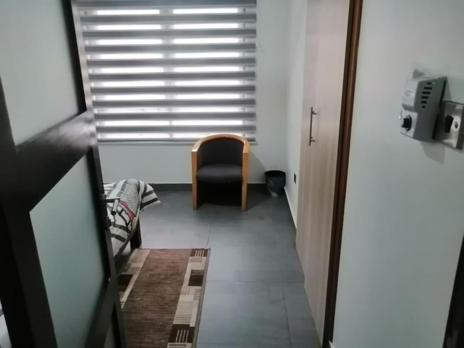 furnished 4 bd hse with pool photo 2