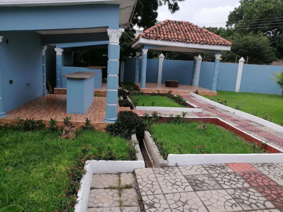 furnished 4 bd hse with pool photo 3
