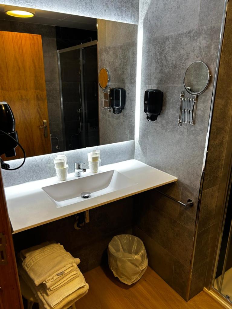 {
  "en-gb": "Hotel Santa Bàrbara De La Vall D'ordino"
} photo 1