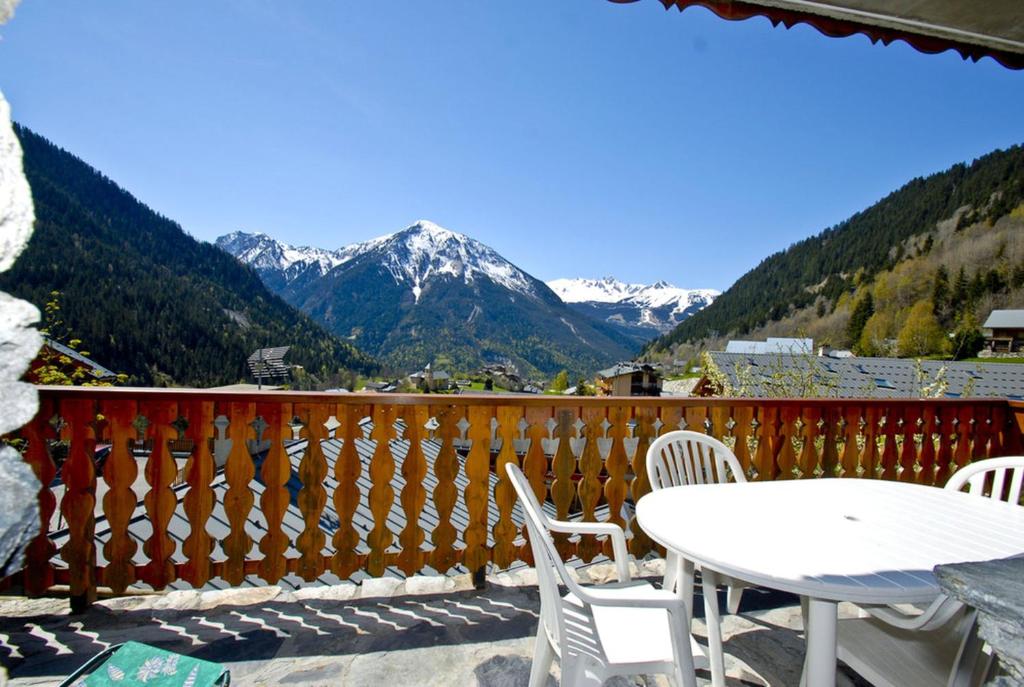 Chalet de 5 chambres avec terrasse amenagee et wifi a Champagny en Vanoise photo 4