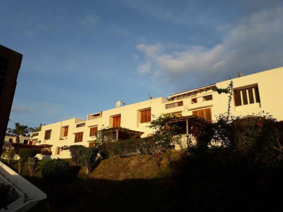HERMOSA CASA PARA 13 PERSONAS EN CASABLANCA, ECUADOR