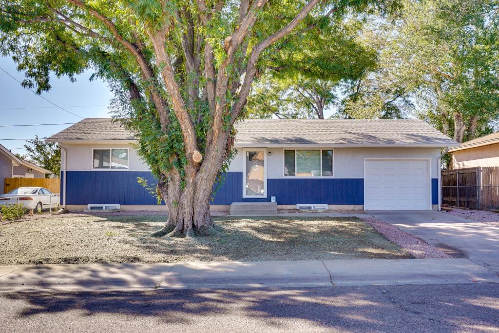 Quiet Pueblo Home with Pool Table, 5 Mi to Downtown! photo 2