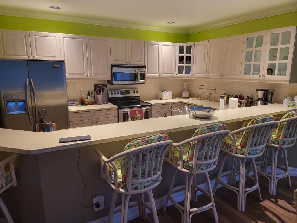 Vanderbilt Beach 3br/3ba condo photo 2