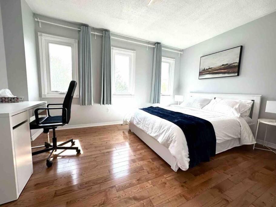 Charming Home in Prime Location North of Toronto photo 2