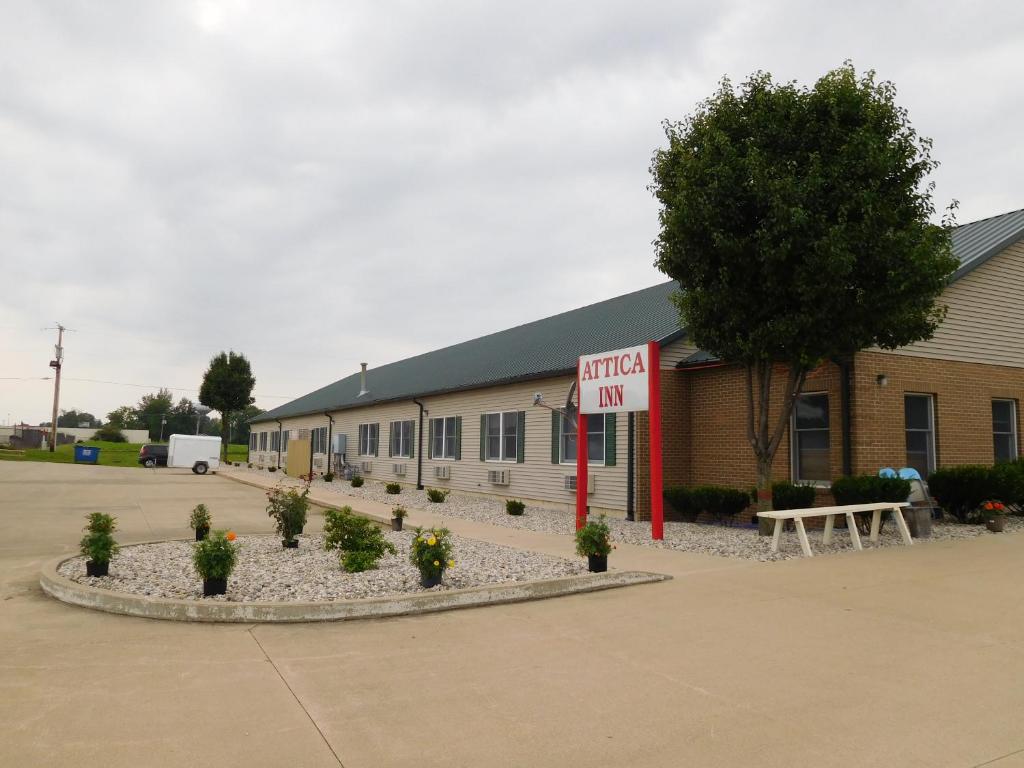 Attica Inn photo 2