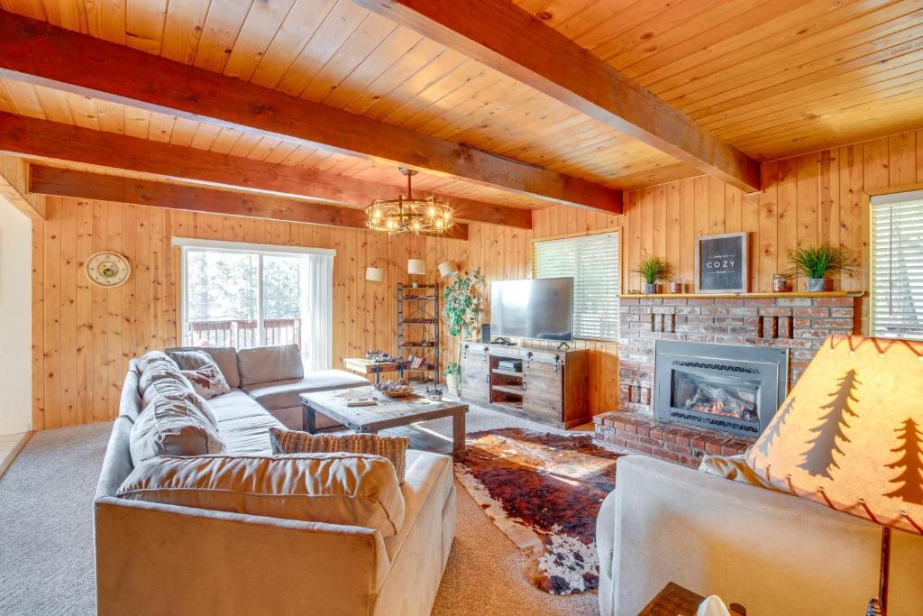 Bearvista Peaceful Arnold Cabin Hot Tub and View! photo 4