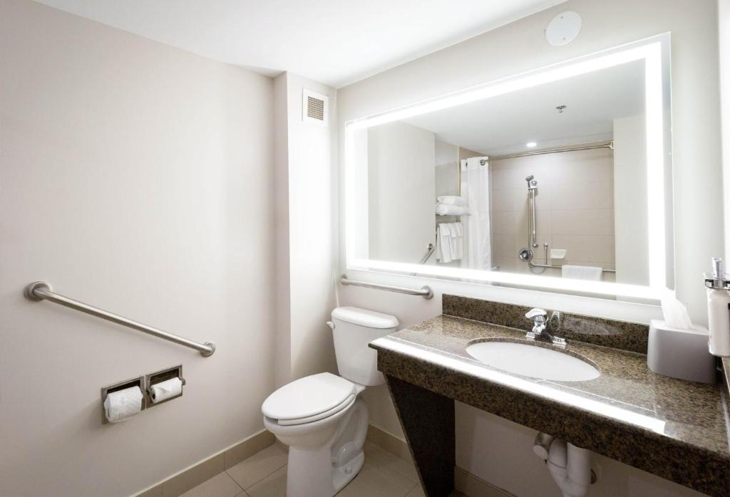 Holiday Inn Express Kingston Central, an IHG Hotel photo 4