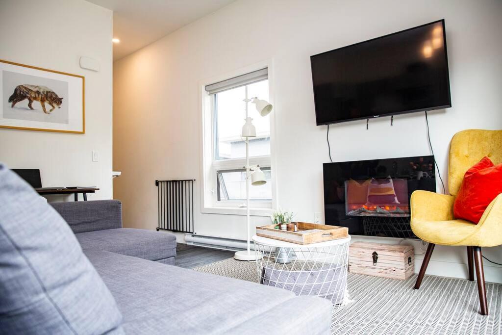 Reved Up & Out - Remarkable Two Bedroom Condo photo 3