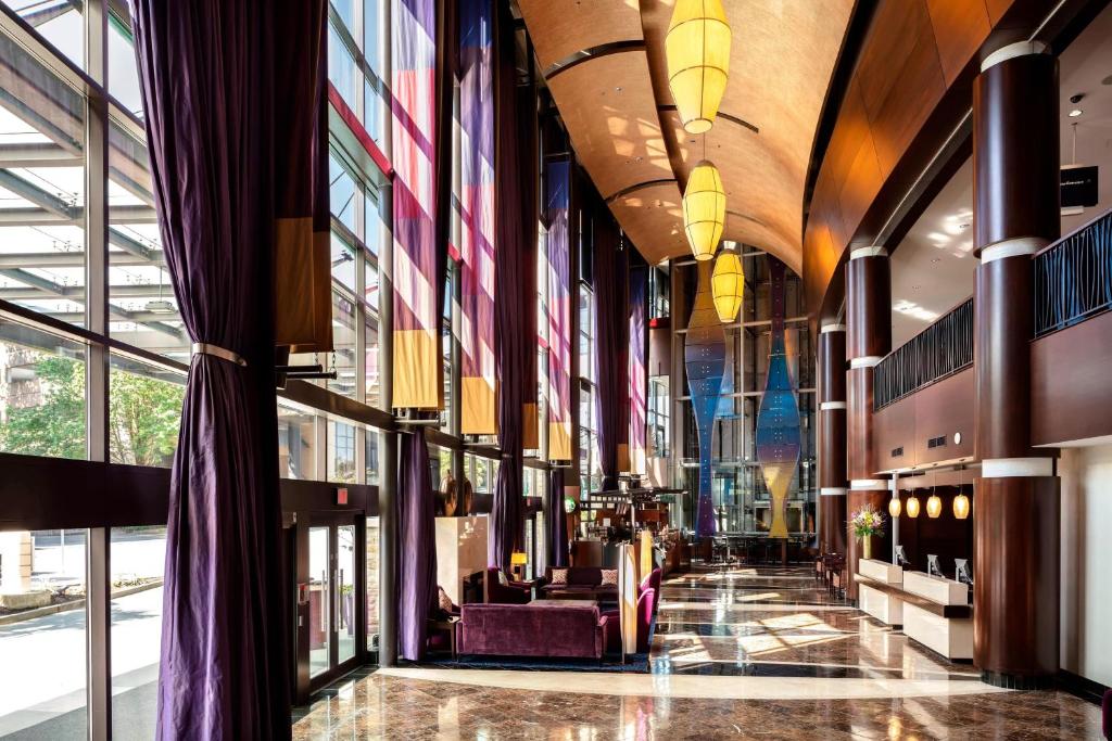 Delta Hotels by Marriott Burnaby Conference Centre photo 2