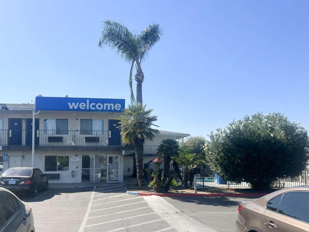 Motel 6 Tulare, CA image